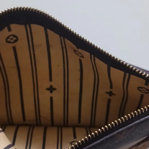 Fashion Design Like Louis Vuitton Wristlet - Picture 8 of 9